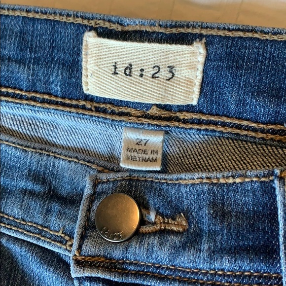 Distressed Jeans - Picture 2 of 9